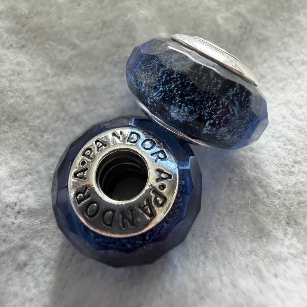 NWT Pandora Retired FASCINATING BLUE IRIDESCENCE Murano Charm 791646